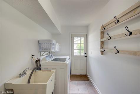 212 Parkwood Avenue Avon Lake OH 44012