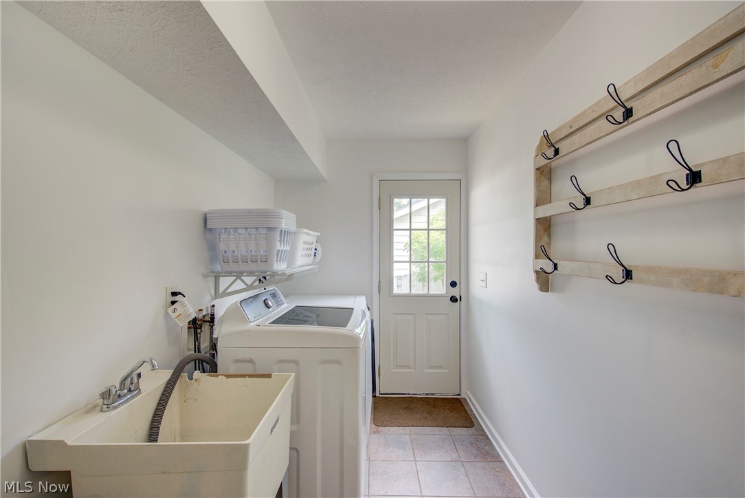 212 Parkwood Avenue Avon Lake OH 44012