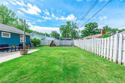 212 Parkwood Avenue Avon Lake OH 44012