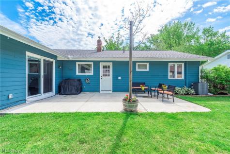 212 Parkwood Avenue Avon Lake OH 44012