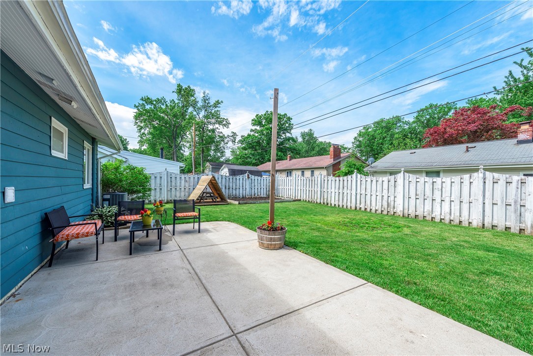 212 Parkwood Avenue Avon Lake OH 44012