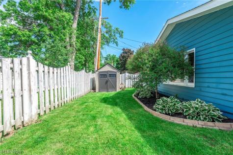 212 Parkwood Avenue Avon Lake OH 44012