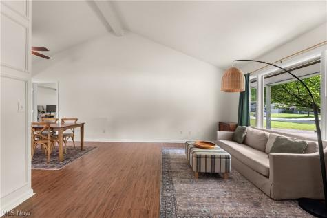 212 Parkwood Avenue Avon Lake OH 44012