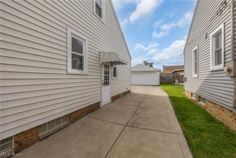 8323 Renwood Drive Parma OH 44129