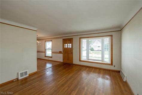 8323 Renwood Drive Parma OH 44129