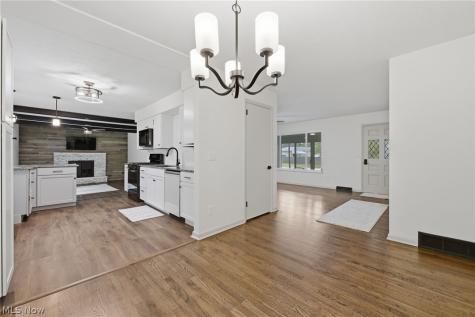 3133 Fair Oaks Drive Norton OH 44203