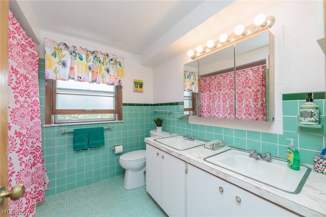 22636 Locust Lane Rocky River OH 44116