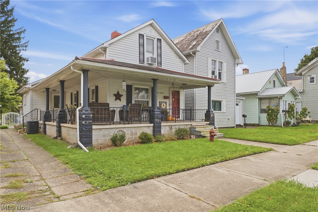 214 Front Avenue SE New Philadelphia OH 44663