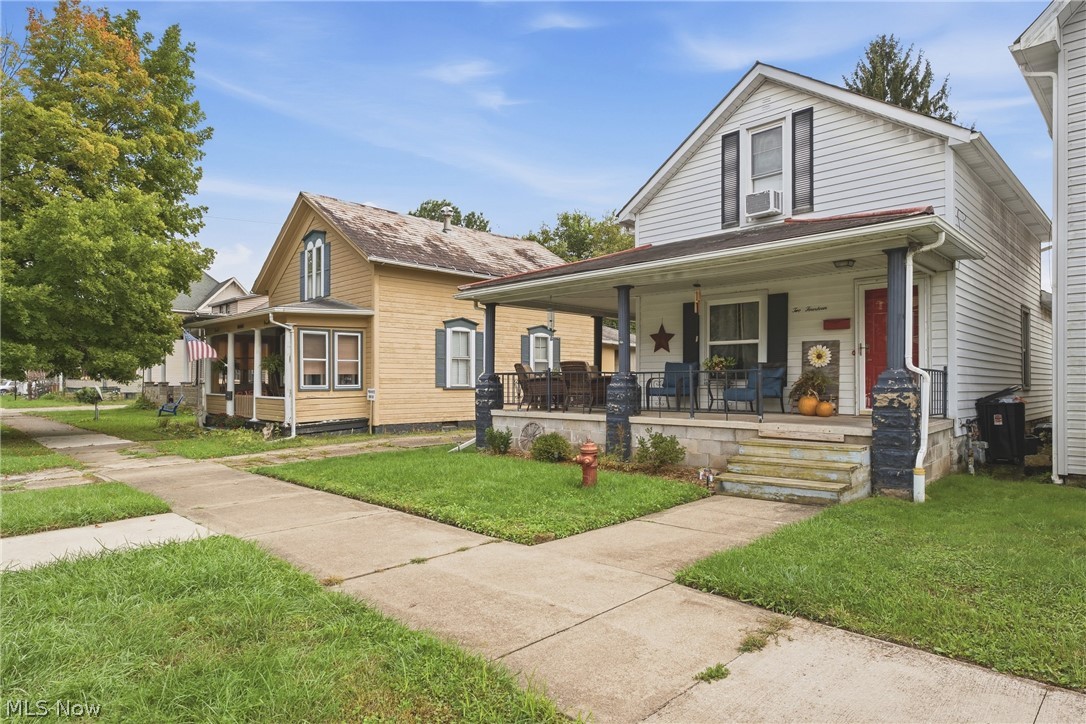 214 Front Avenue SE New Philadelphia OH 44663