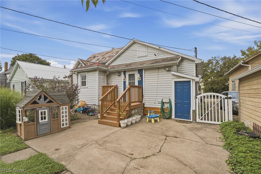 214 Front Avenue SE New Philadelphia OH 44663