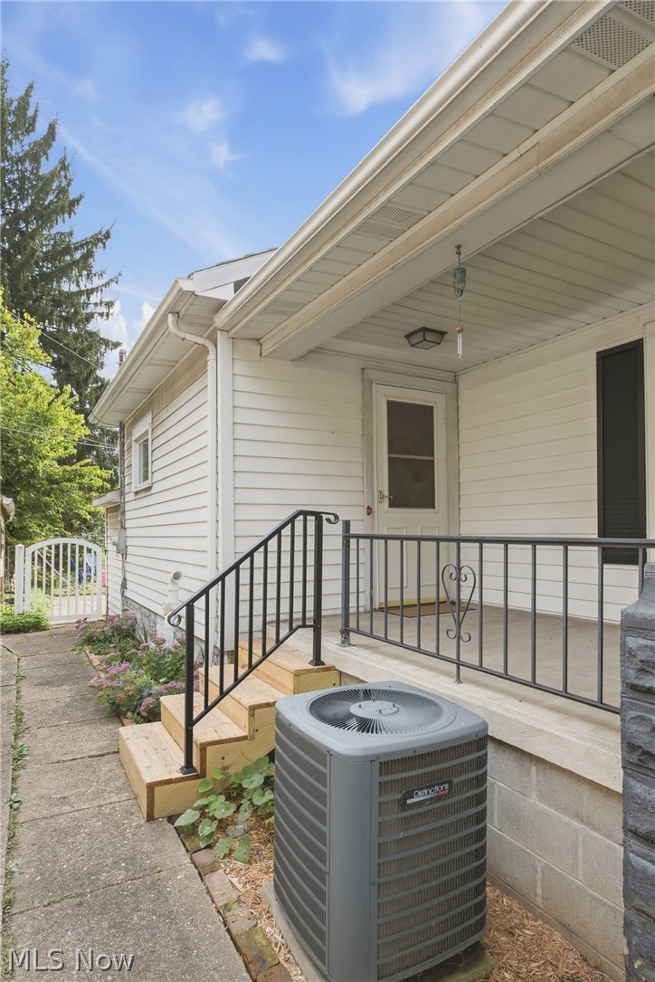 214 Front Avenue SE New Philadelphia OH 44663