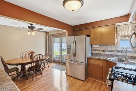 15010 Kennerdown Avenue Maple Heights OH 44131