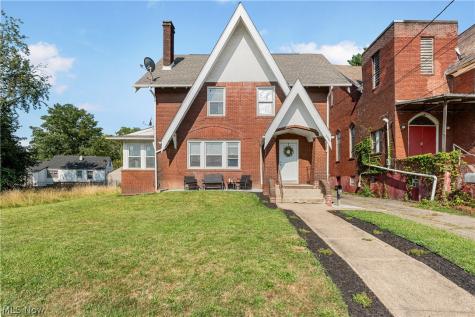 2409 Gilbert Avenue NE Canton OH 44705