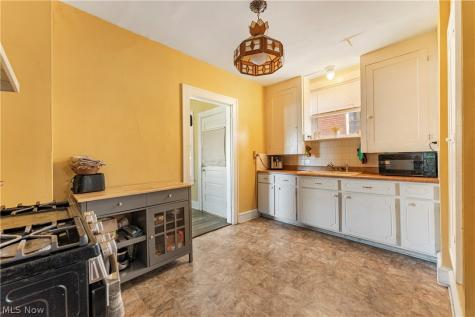 2409 Gilbert Avenue NE Canton OH 44705