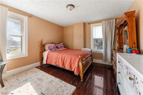2409 Gilbert Avenue NE Canton OH 44705