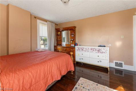 2409 Gilbert Avenue NE Canton OH 44705
