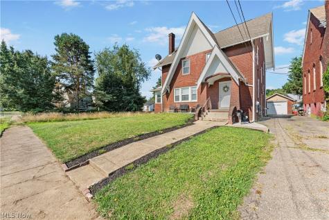 2409 Gilbert Avenue NE Canton OH 44705