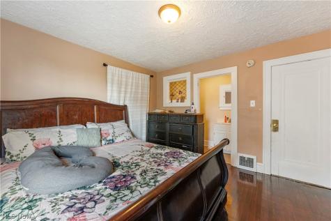 2409 Gilbert Avenue NE Canton OH 44705