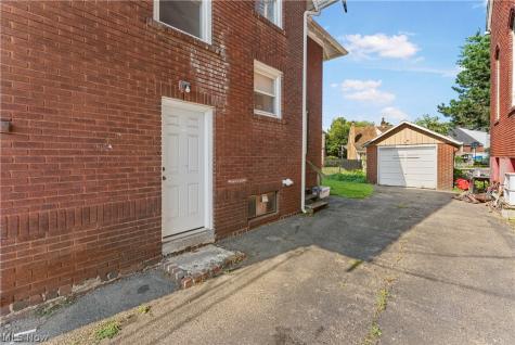 2409 Gilbert Avenue NE Canton OH 44705