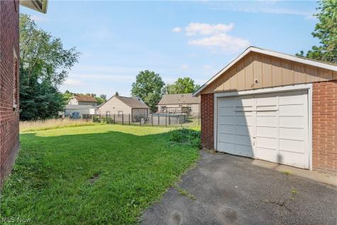2409 Gilbert Avenue NE Canton OH 44705