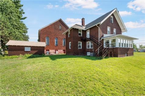 2409 Gilbert Avenue NE Canton OH 44705