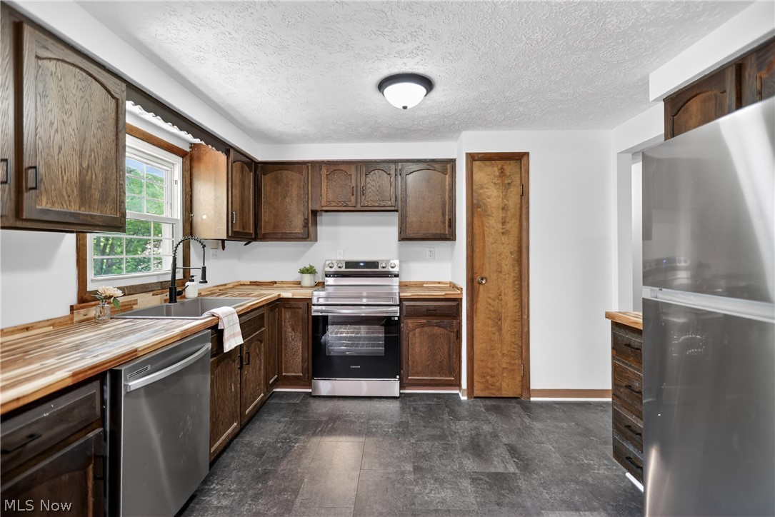 7926 Price Schaffer Road Hubbard OH 44425