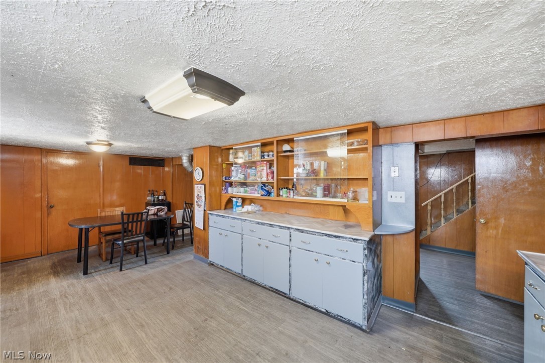 4662 Pearl Road Cleveland OH 44109