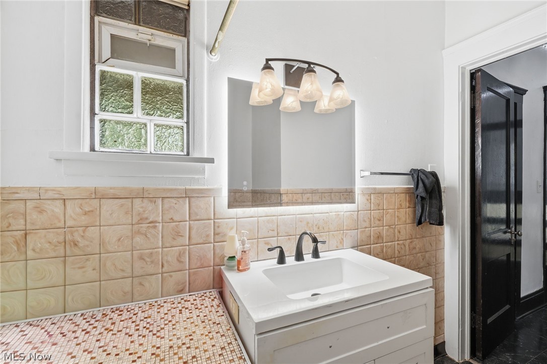 4662 Pearl Road Cleveland OH 44109