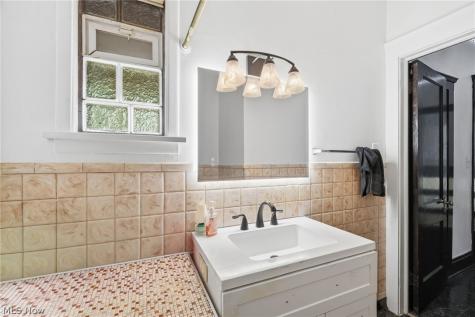 4662 Pearl Road Cleveland OH 44109