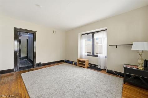 4662 Pearl Road Cleveland OH 44109