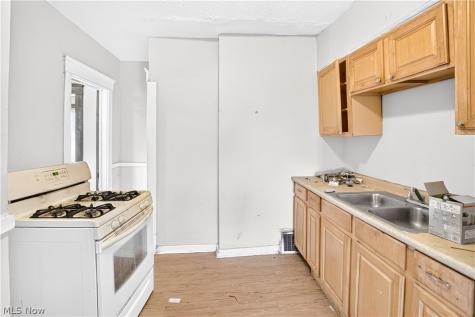 14809 Darwin Avenue Cleveland OH 44110