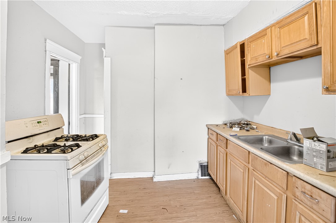 14809 Darwin Avenue Cleveland OH 44110