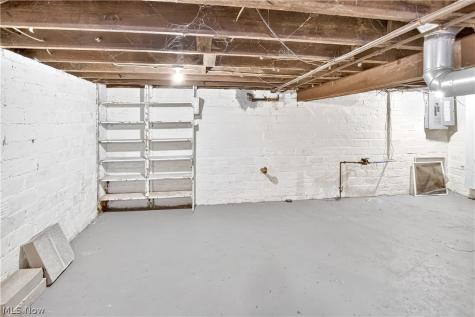 14809 Darwin Avenue Cleveland OH 44110