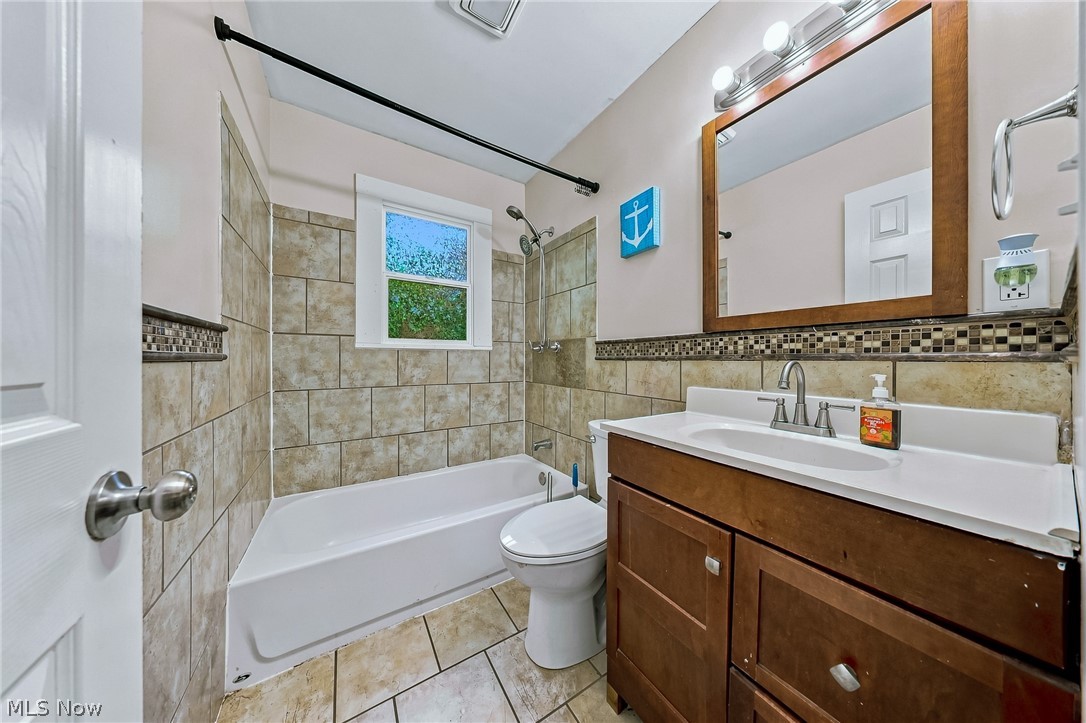 2123 G Street Lorain OH 44052