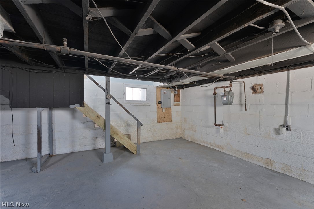 306 Maplewood Avenue Struthers OH 44471