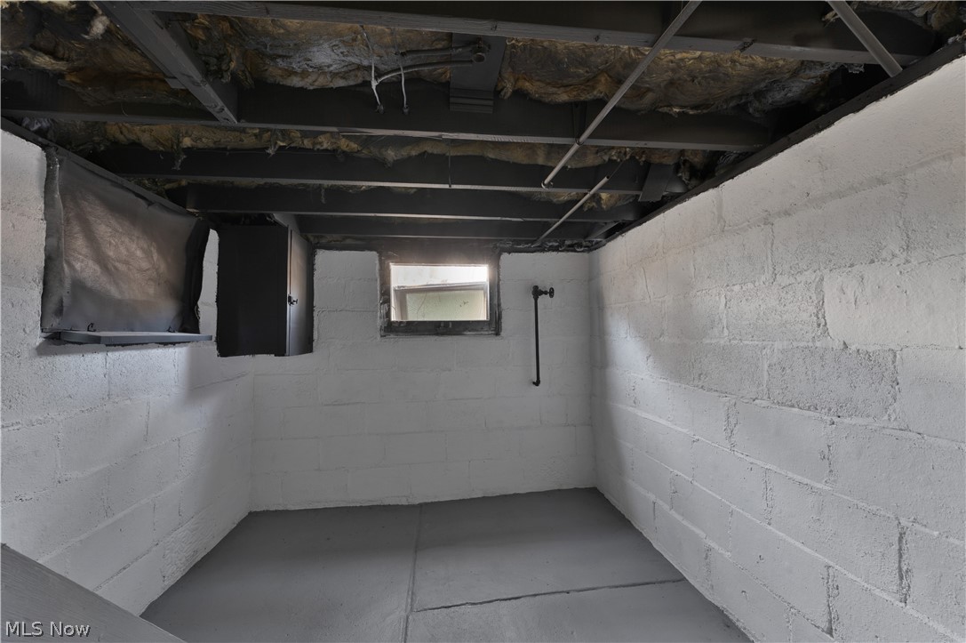 306 Maplewood Avenue Struthers OH 44471