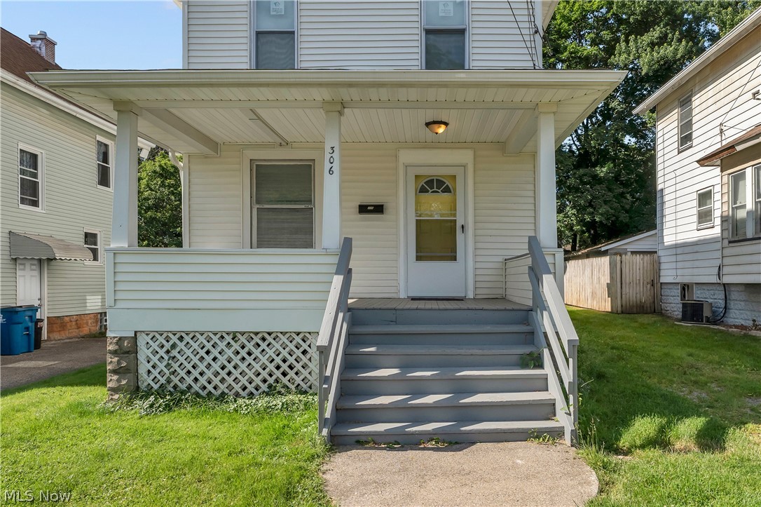 306 Maplewood Avenue Struthers OH 44471