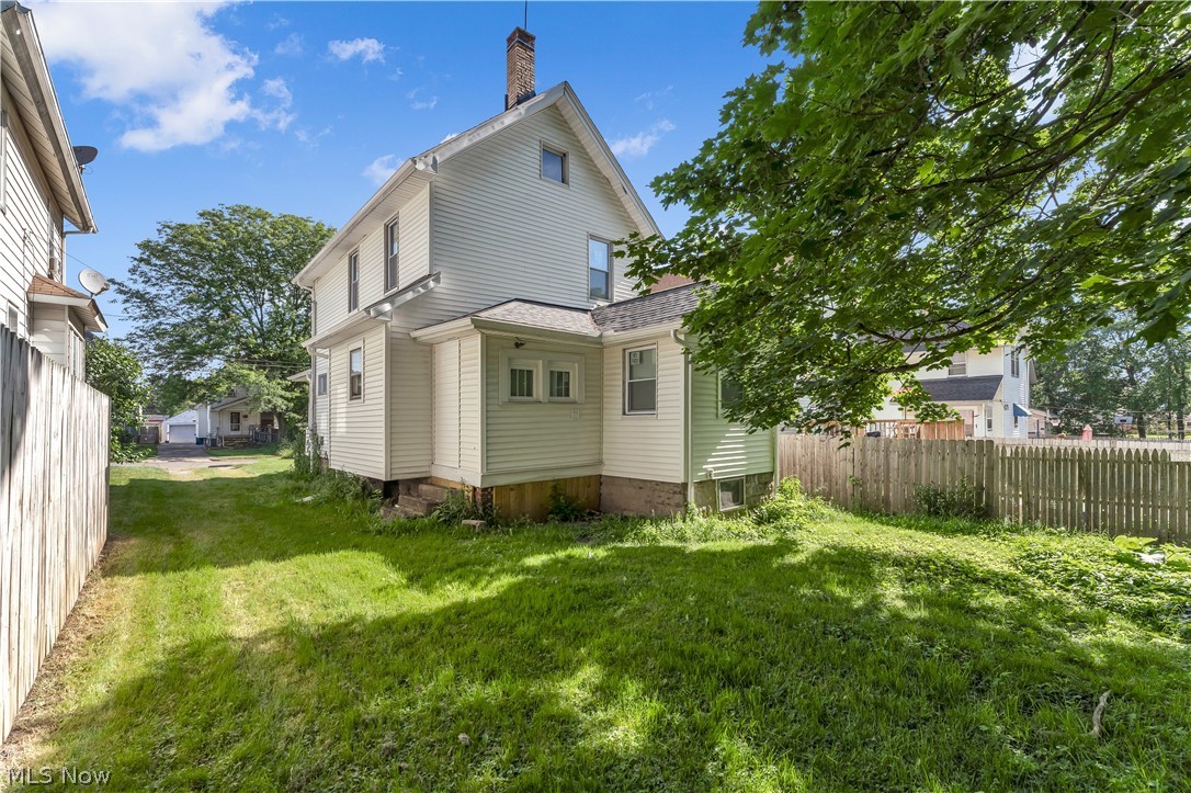 306 Maplewood Avenue Struthers OH 44471