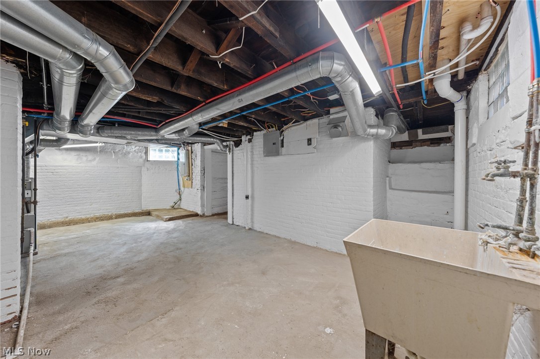 6209 Pear Avenue Cleveland OH 44102