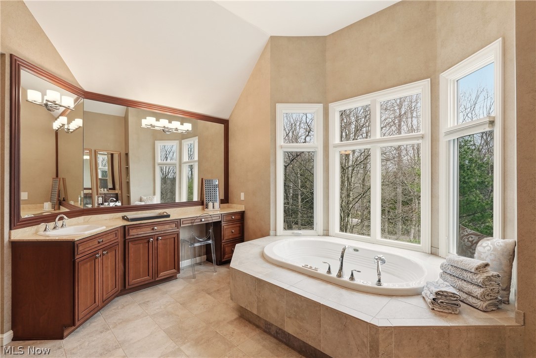 60 South Lane Moreland Hills OH 44022