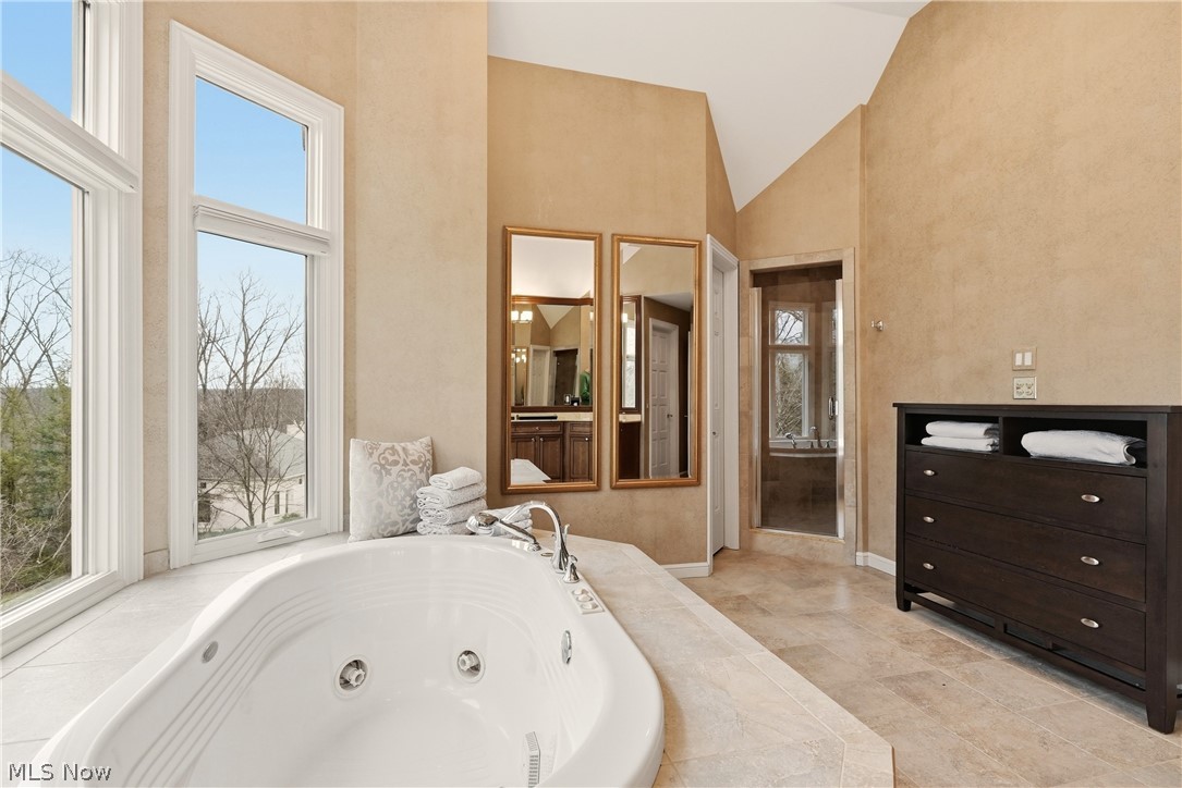 60 South Lane Moreland Hills OH 44022