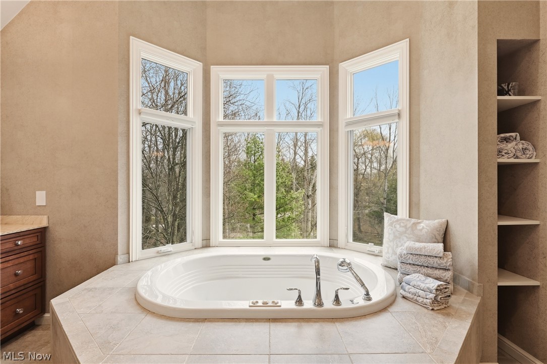 60 South Lane Moreland Hills OH 44022