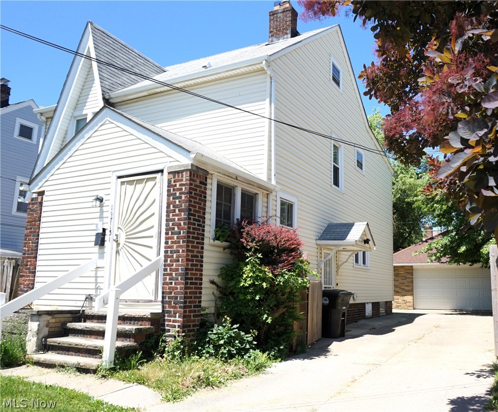 19715 Cherokee Avenue Cleveland OH 44119