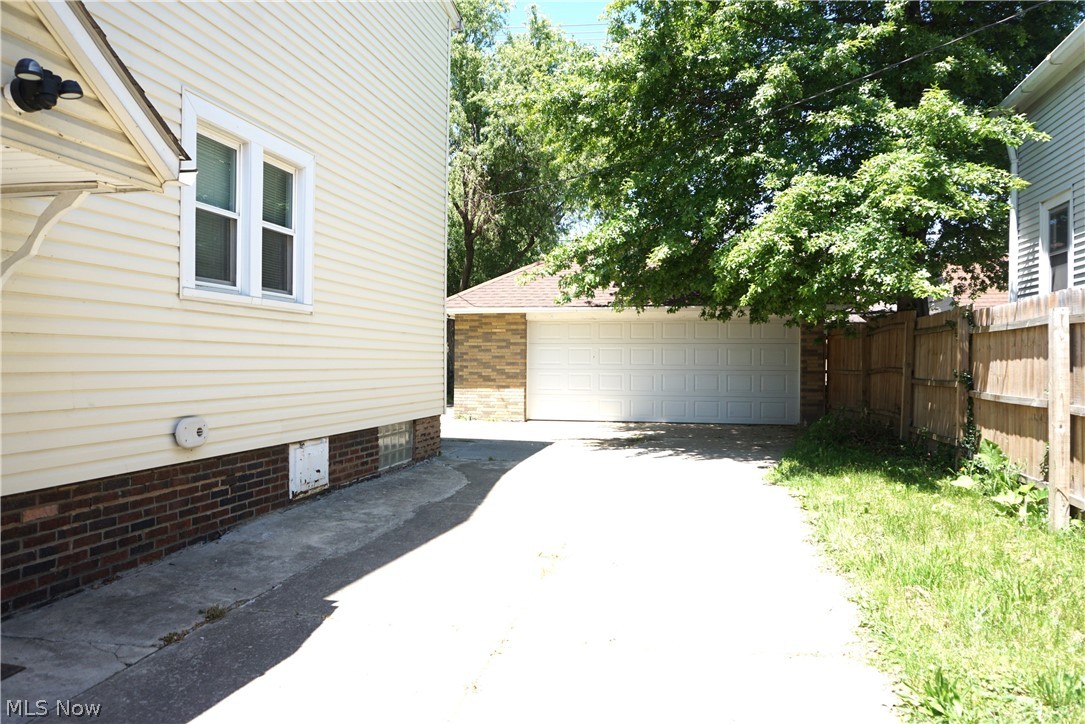 19715 Cherokee Avenue Cleveland OH 44119