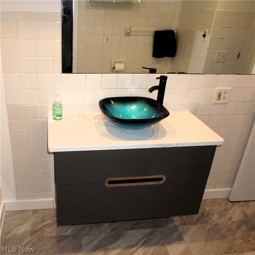 19715 Cherokee Avenue Cleveland OH 44119
