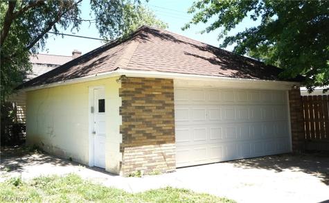 19715 Cherokee Avenue Cleveland OH 44119