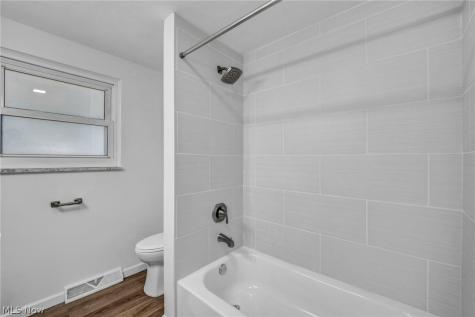 307 Saint Lawrence Boulevard Eastlake OH 44095