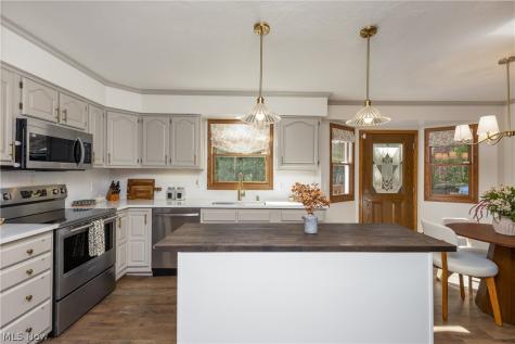 6425 Harborview Avenue NW Canton OH 44718