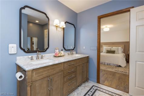 6425 Harborview Avenue NW Canton OH 44718