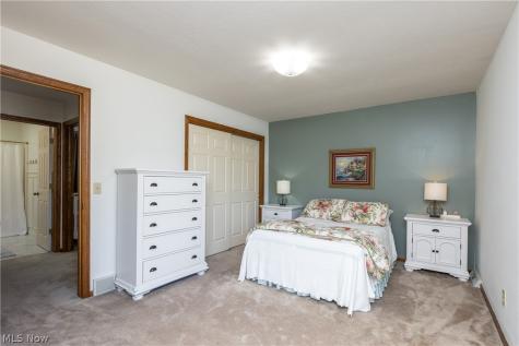 6425 Harborview Avenue NW Canton OH 44718